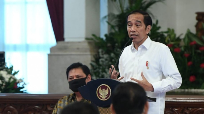 Presiden Joko Widodo saat rapat di Istana Negara