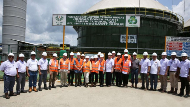 Duta Besar dan delegasi negara Uni Eropa mengunjungi Pembangkit Listrik Tenaga Biogas Asian Agri pada April 2018.
