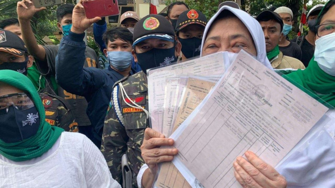 Ahli Waris Tanah Agustina dan Banser Geruduk Podomoro Land Tanjung Duren.