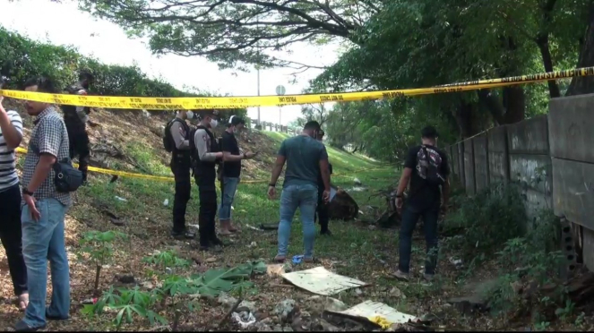 Polisi mengerahkan anjing pelacak di lokasi penemuan mayat jurnalis Metro TV, Yodi Prabowo, di Kecamatan Pesanggrahan, Jakarta Selatan, pada Sabtu, 10 Juli 2020.