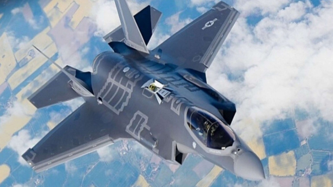 VIVA Militer: Pesawat Jet Tempur F-35 Lightning II 