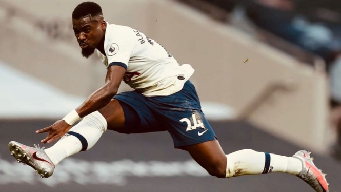 Bek Tottenham Hotspur, Serge Aurier