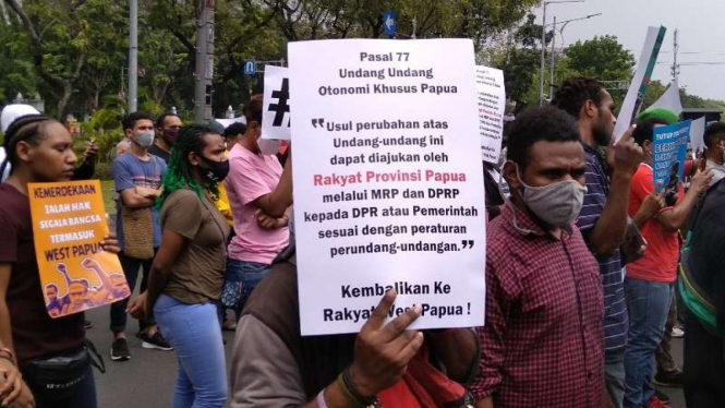 Mahasiswa dan warga asal Papua demo soal otsus di Kemendagri
