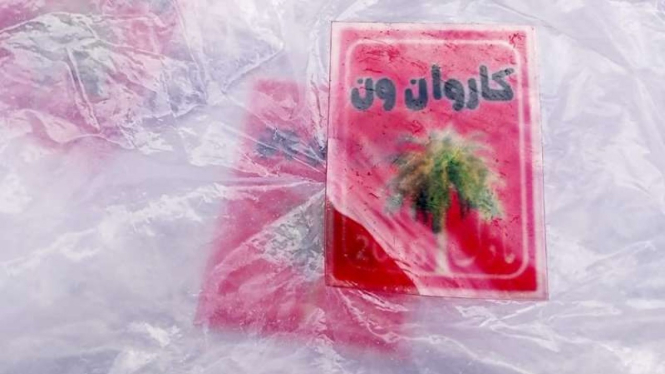Barang bukti sabu dalam bungkus plastik bercap tulisan Arab 