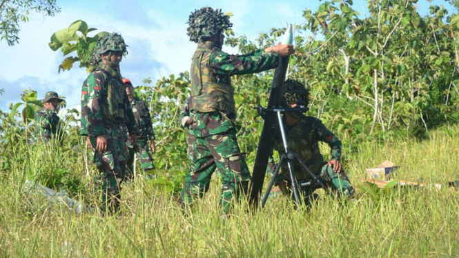 VIVA Militer: Prajurit TNI AU Latihan Menembak Mortir