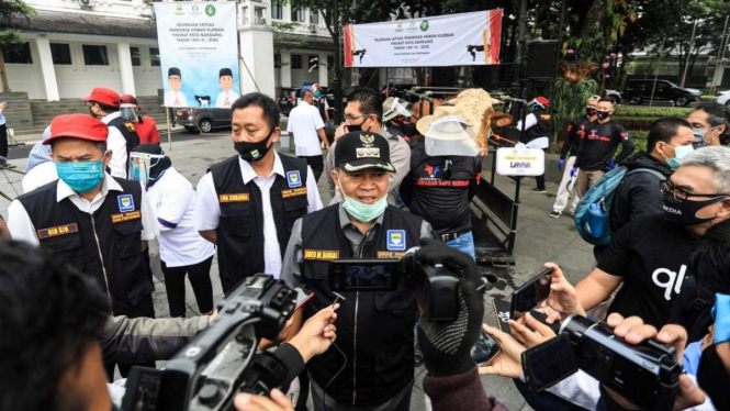 Wali Kota Bandung Oded M. Danial saat memberi keterangan 