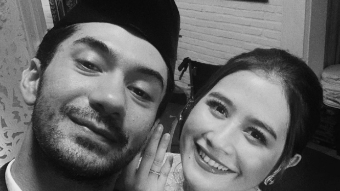 Reza Rahadian dan Prilly Latuconsina