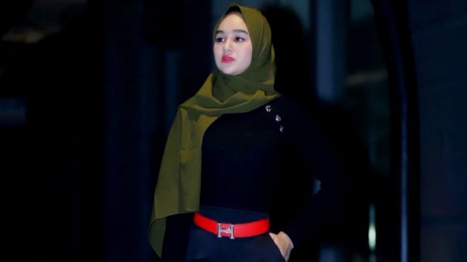 Hana Hanifah kenakan hijab