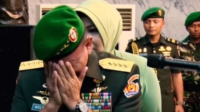 VIVA Militer: Jenderal TNI Mulyono menangis