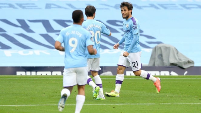 David Silva dan pemain Manchester City merayakan gol