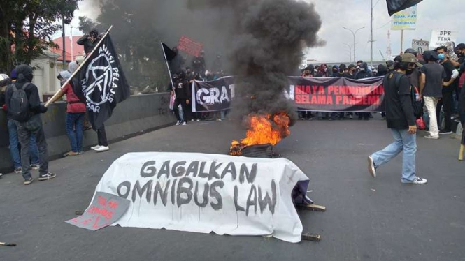 Demo tolak RUU Omnibus Law di Makassar