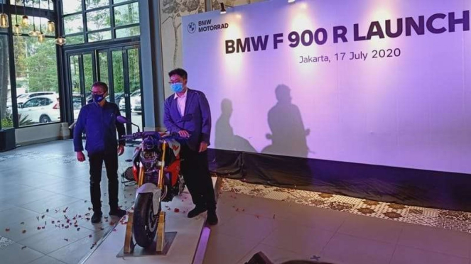 BMW Motorrad meluncurkan produk F 900 R di Indonesia