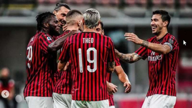 AC Milan merayakan gol