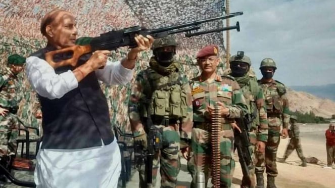 VIVA Militer: Menteri Pertahanan India, Rajinath Singh, di Ladakh