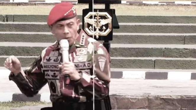 VIVA Militer: Jenderal TNI (Purn.) Mulyono melakukan di markas Kopassus