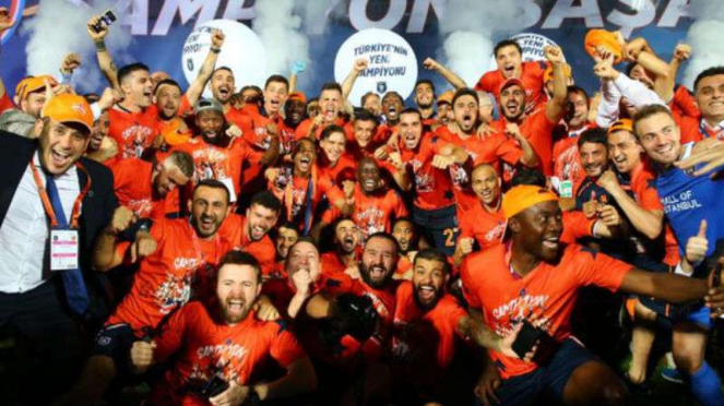 Istanbul Basaksehir juara Liga Turki 2019/20.