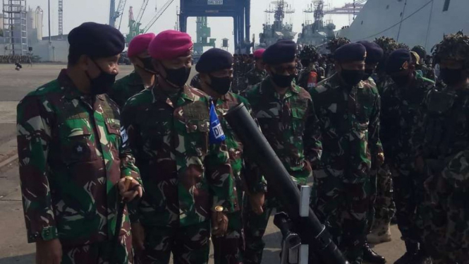 VIVA Militer : Pangkoarmada I mengecek kesiapan personil dan persenjataan TNI AL