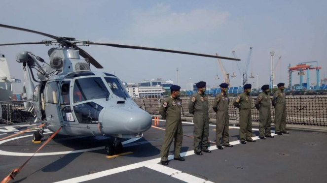 VIVA Militer : Pasukan Puspenerbal TNI AL di atas Kapal Perang RE Martadinata