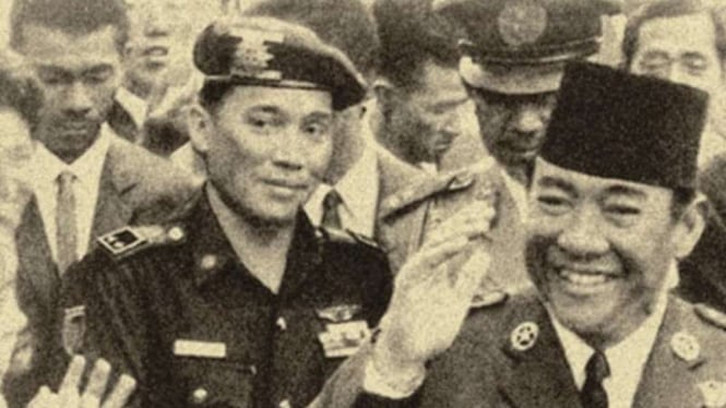 VIVA Militer: Kolonel Cpm. Maulwi Saelan (kiri) dan Presiden Soekarno