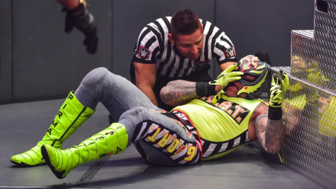 Pegulat WWE, Rey Mysterio, alami cedera horor