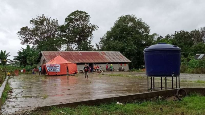 Tempat pengungsian warga akibat banjir di Konawe, Sultra