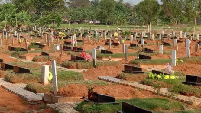 Tempat Pemakaman Umun (TPU) Pedurenan, Kecamatan Mustikajaya, Bekasi.