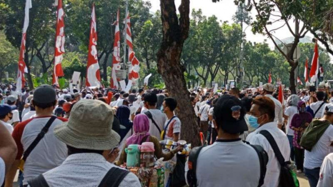 Para pekerja hiburan malam demo di Balai Kota Jakarta, Selasa, 21 Juli 2020.