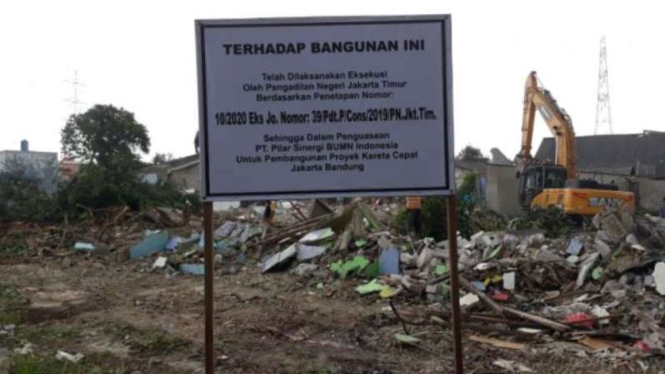 Pengadilan mengeksekusi lahan dan bangunan di Halim, Jakarta Timur.