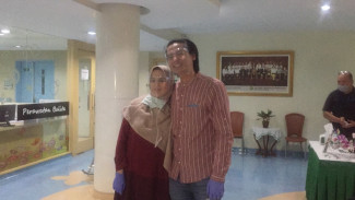 Cara Roger Danuarta Gendong Bayinya Bikin Dokter Kaget, Kenapa?