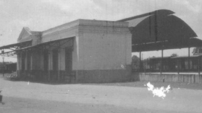 Stasiun Pasar Senen awal yang diresmikan BOS pada 1887.