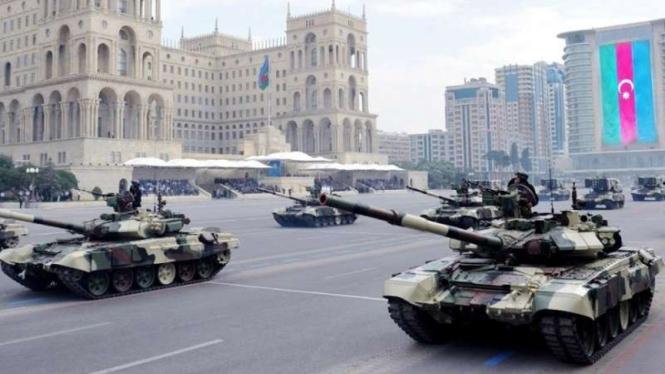 VIVA Militer: Parade tank Angkatan Bersenjata Azerbaijan