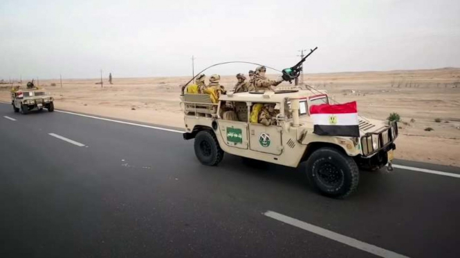 VIVA Militer: Militer Mesir konvoi.