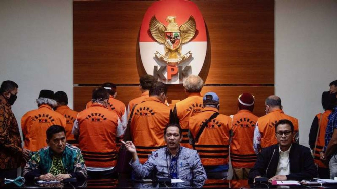 Pimpinan KPK menyampaikan keterangan pers tentang penahanan mantan mantan anggota DPRD Provinsi Sumatera Utara periode 2009-2014 dan 2014-2019 di gedung KPK, Jakarta, Rabu (22/7/2020). 