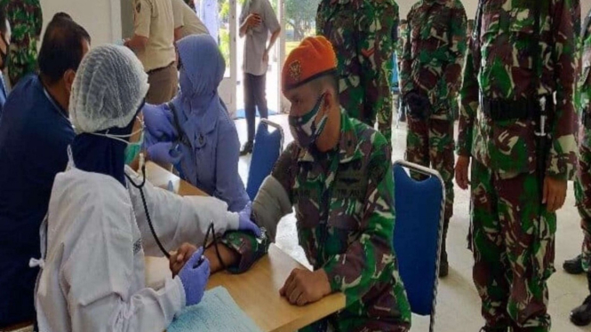 VIVA Militer: Prajurit Denhanud 474 Paskhas Donor Darah di PMI DIY