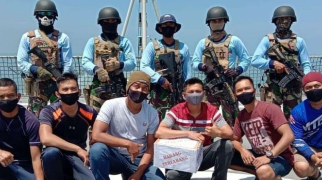 VIVA Militer: Kopaska dan KRI Diponegoro 365 Laksanakan Latihan Bersama