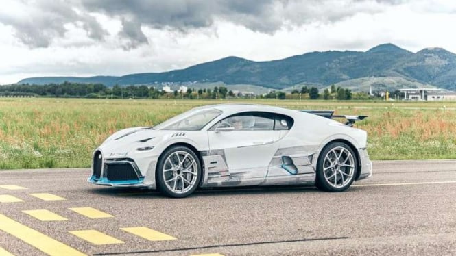 Mobil Bugatti Divo siap dikirim kepada pembelinya