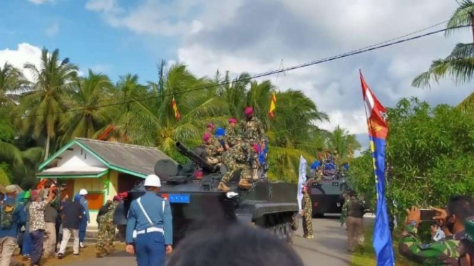 VIVA Militer: KSAL Laksamana TNI Yudo Margono bawa tank Marinir.