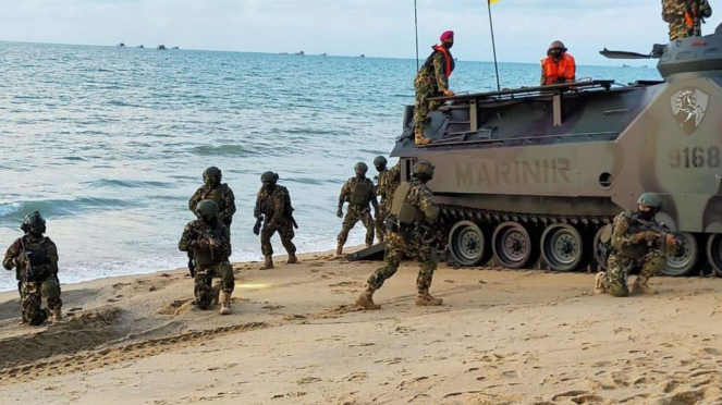 VIVA Militer: Prajurit TNI AL Koarmada I Latihan di Pulau Dabo Singkep, Kepri