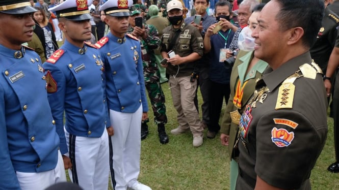 Kepala Staf Angkatan Darat (Kasad) Jenderal TNI Andika Perkasa( kanan). (Foto ilustrasi) 