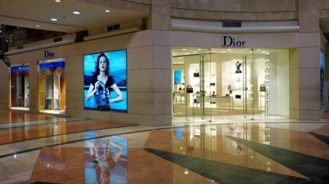 La madre fue acosada por Sales Dior y su hija respondió que debería hacerlo