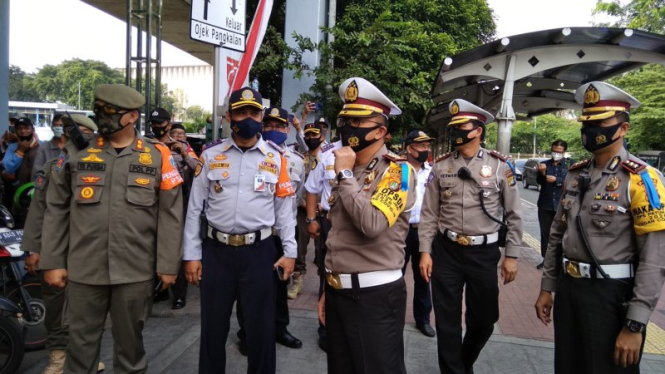 Dirlantas Polda Metro Jaya, Kombes Pol Sambodo Purnomo mengecek di Gambir