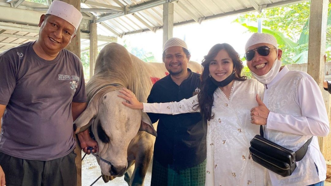 Ayu Ting Ting dan Keluarga