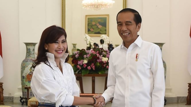 Foto Ike Muti bersalaman dengan Presiden Jokowi