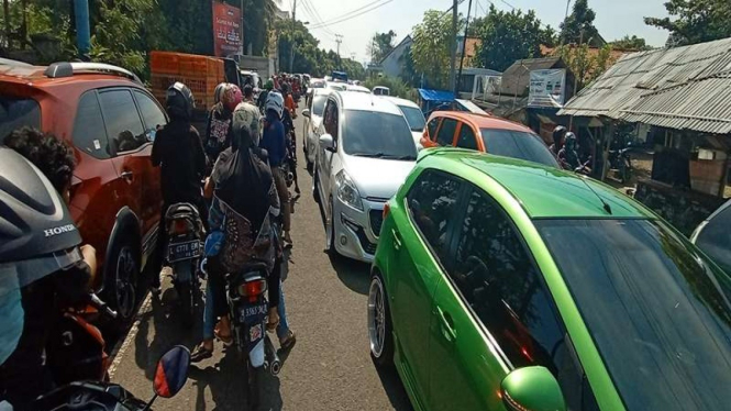 Jalur wisata menuju Anyer ramai