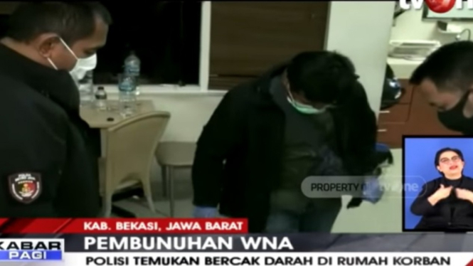 Aparat polisi melakukan olah TKP pembunuhan warga negara Taiwan di Bekasi