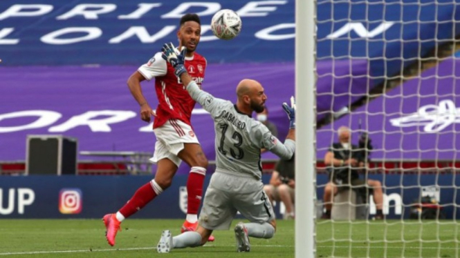 Aksi striker Arsenal, Pierre-Emerick Aubameyang, di final Piala FA