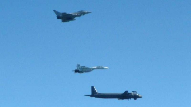 VIVA Militer: Jet Inggris, Eurofighter Typhoon, mengadang pesawat intai Rusia