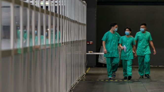 Petugas kesehatan di Hong Kong.-Getty Images

