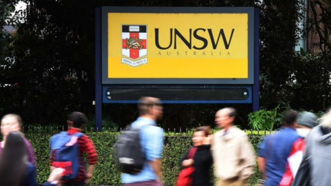 UNSW telah memberhentikan sejumlah staff karena penghasilannya yang menurun dari mahasiswa internasional, yang kebanyakan berasal dari China.