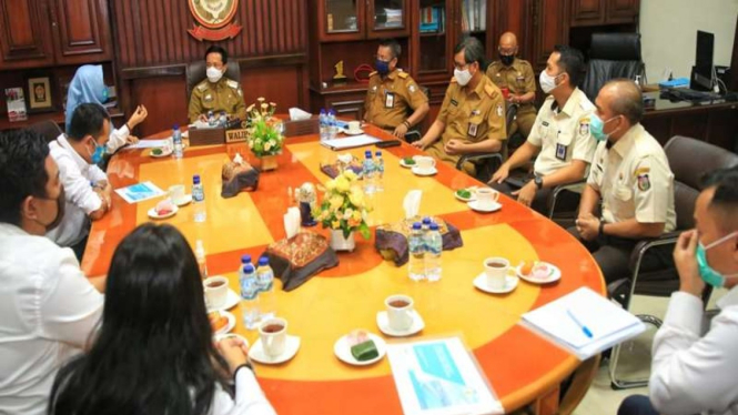 Pejabat Pemkot Makassar rapat evaluasi penanganan COVID-19